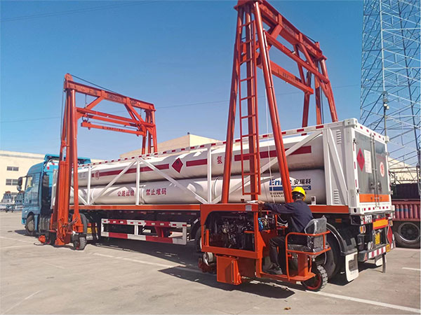 Container Straddle Carrier