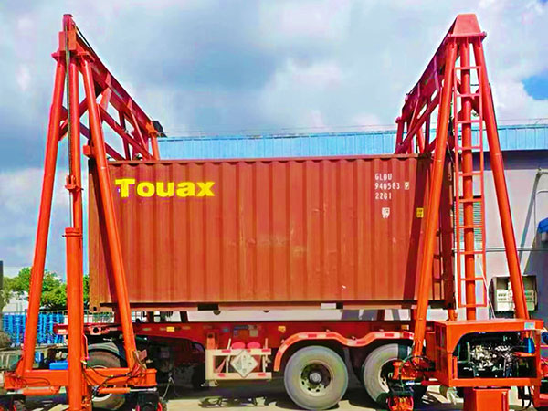 Container Straddle Carrier