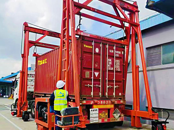 Container Straddle Carrier
