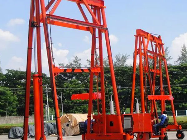 Container Straddle Carrier